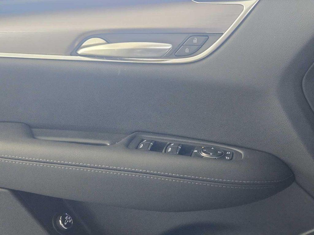 new 2025 Cadillac XT5 car, priced at $47,315