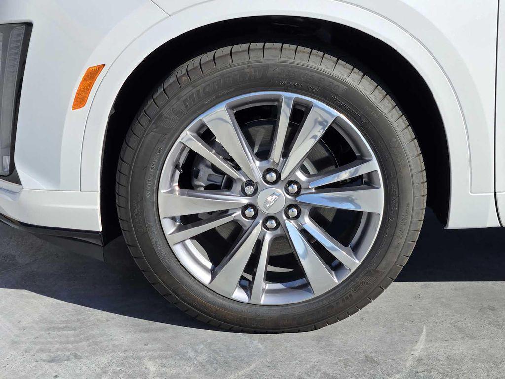 new 2025 Cadillac XT6 car, priced at $60,115