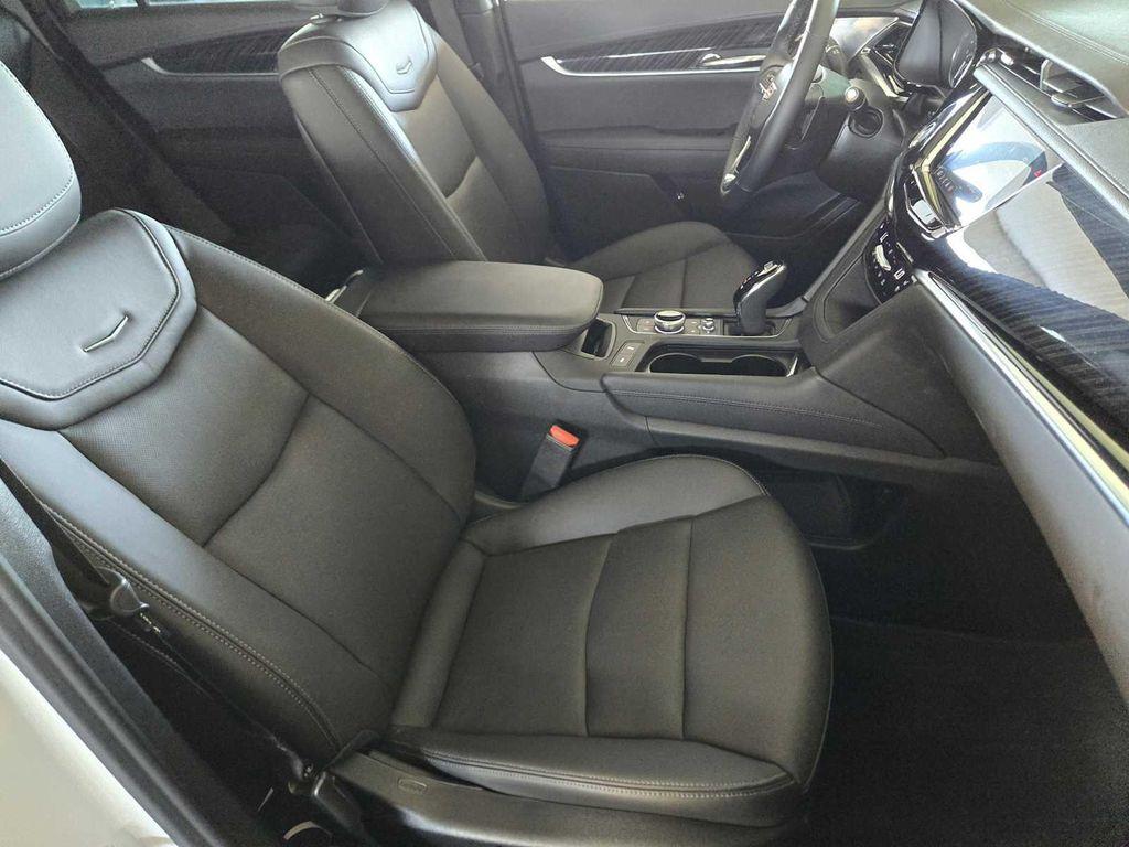 new 2025 Cadillac XT6 car, priced at $60,115