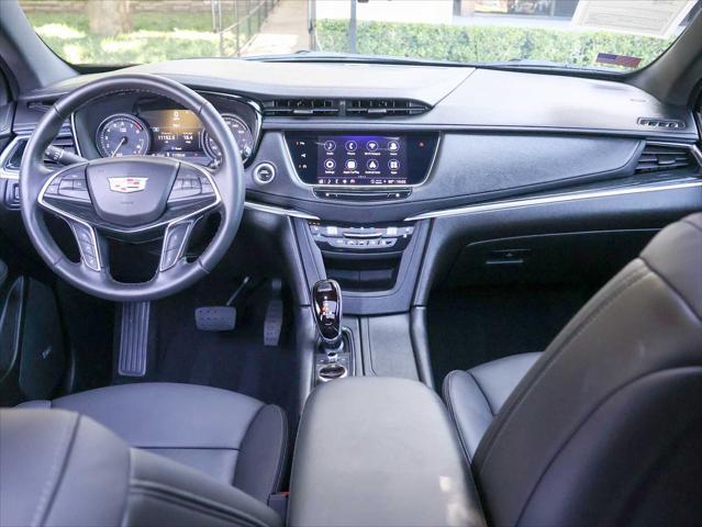 used 2022 Cadillac XT5 car, priced at $38,597
