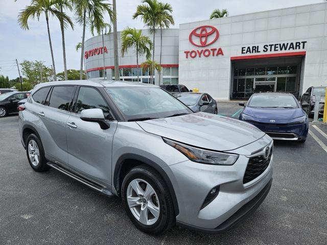 used 2022 Toyota Highlander car, priced at $30,995