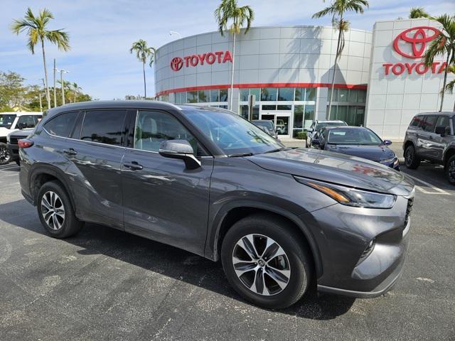 used 2022 Toyota Highlander car, priced at $34,998