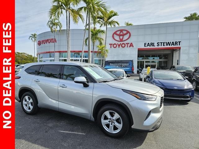 used 2022 Toyota Highlander car, priced at $27,995