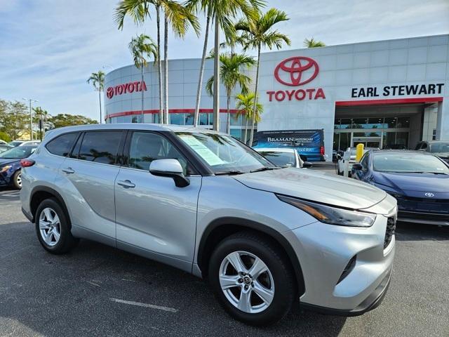 used 2022 Toyota Highlander car, priced at $27,995