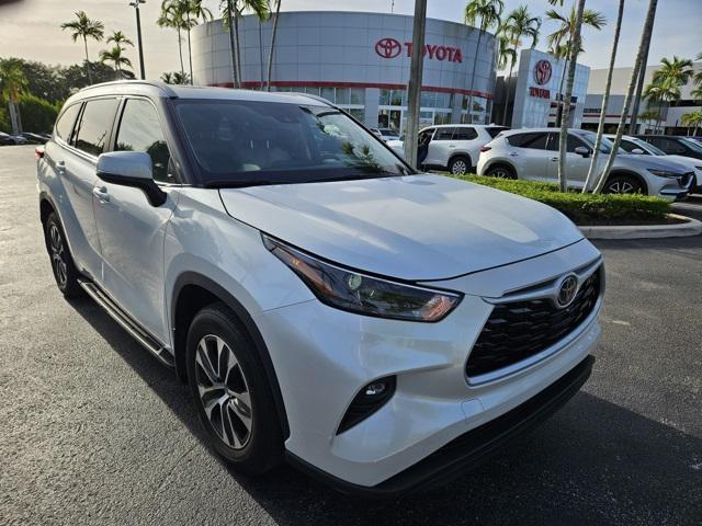 used 2023 Toyota Highlander car, priced at $40,998