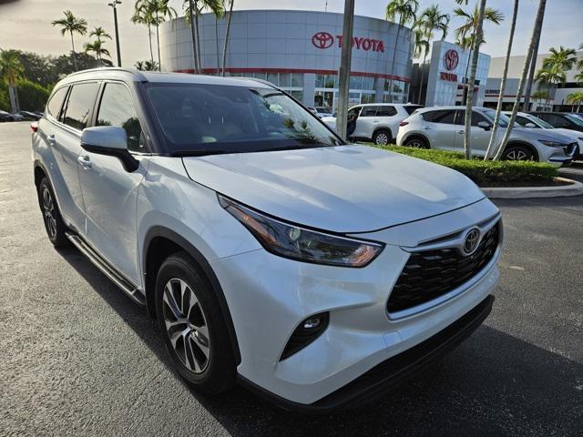 used 2023 Toyota Highlander car, priced at $40,998