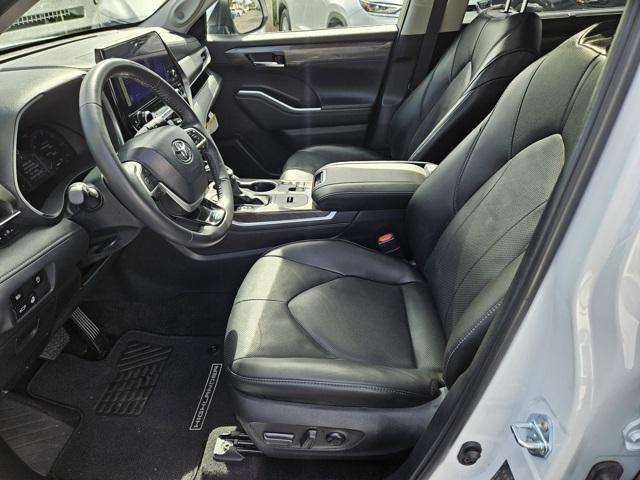used 2024 Toyota Highlander car, priced at $48,994