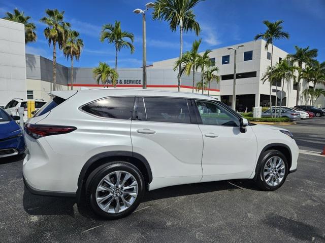 used 2024 Toyota Highlander car, priced at $48,994