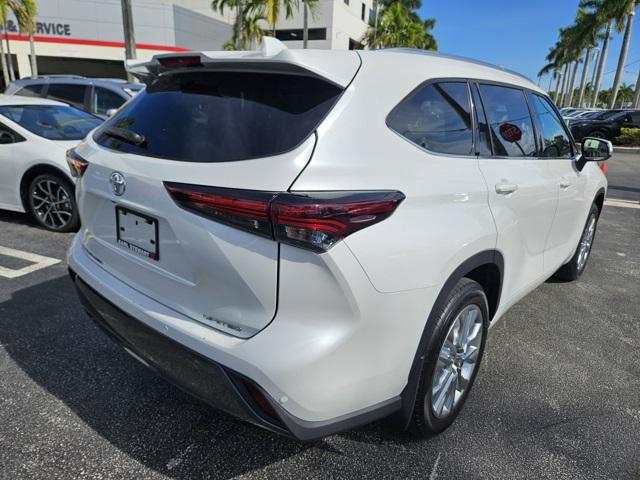 used 2024 Toyota Highlander car, priced at $48,994