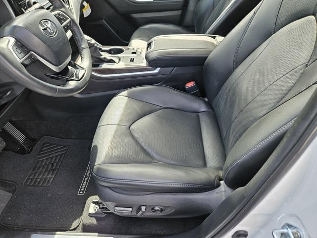used 2024 Toyota Highlander car, priced at $48,994