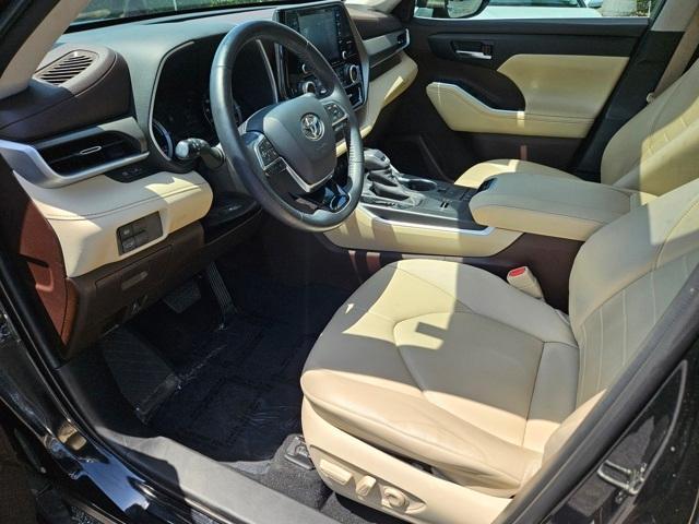 used 2020 Toyota Highlander Hybrid car, priced at $28,992
