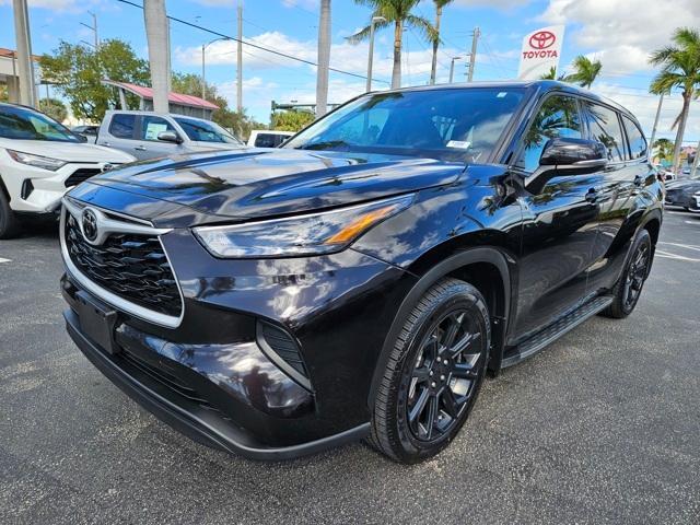 used 2022 Toyota Highlander car, priced at $30,997