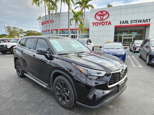 used 2022 Toyota Highlander car, priced at $30,997