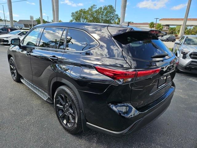 used 2022 Toyota Highlander car, priced at $30,997