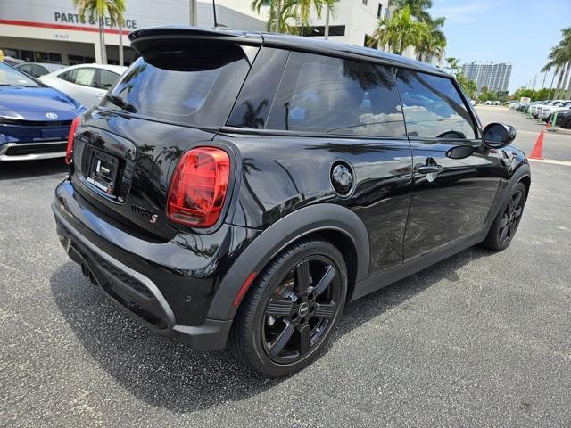 used 2022 MINI Hardtop car, priced at $18,995