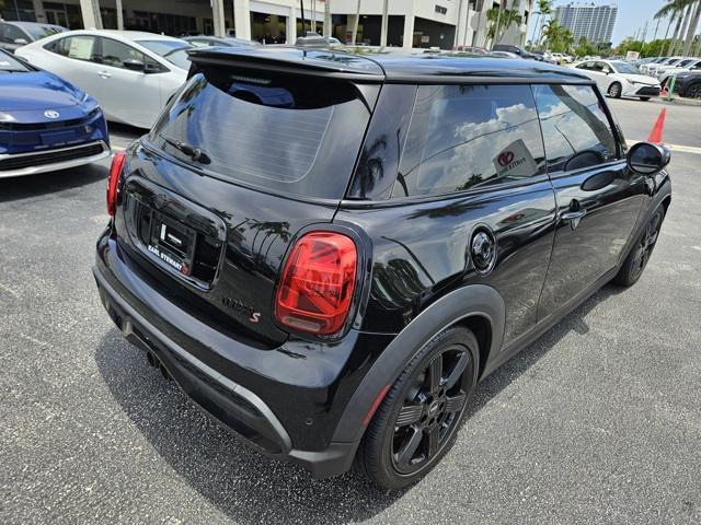 used 2022 MINI Hardtop car, priced at $18,995