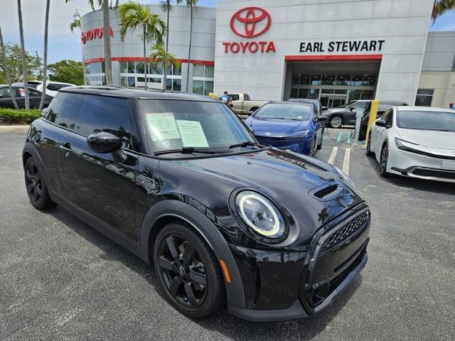 used 2022 MINI Hardtop car, priced at $18,995