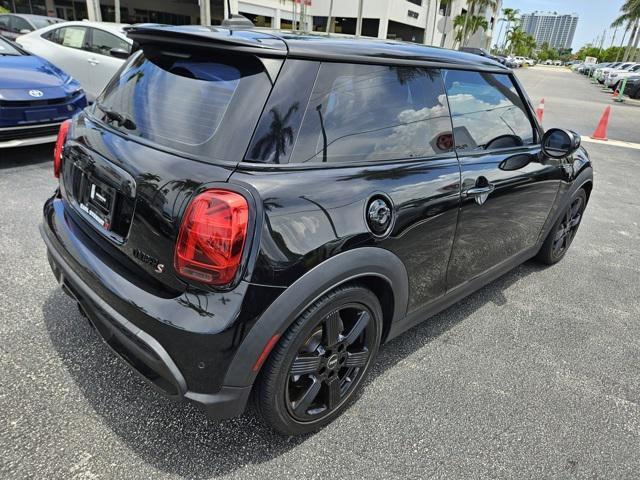used 2022 MINI Hardtop car, priced at $18,995