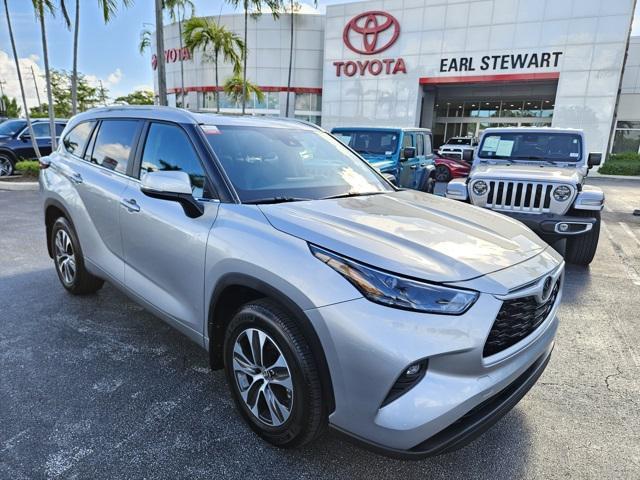 used 2024 Toyota Highlander car, priced at $39,595