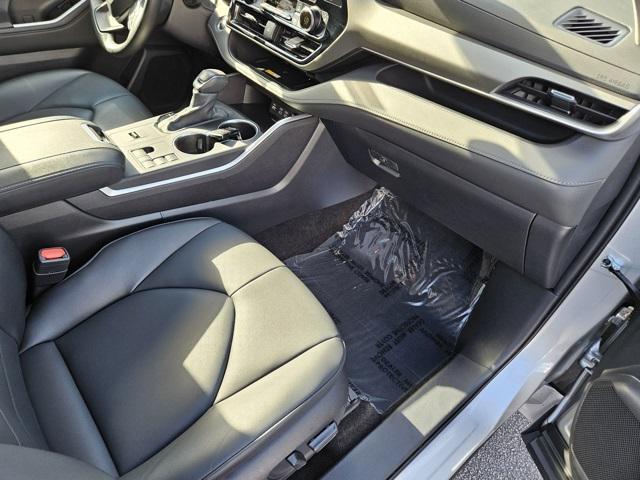 used 2024 Toyota Highlander car, priced at $39,595