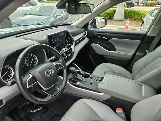 used 2022 Toyota Highlander car, priced at $32,995