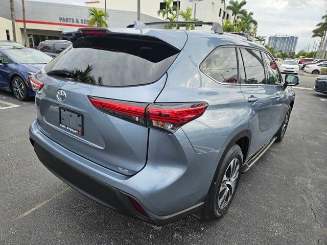 used 2022 Toyota Highlander car, priced at $32,995