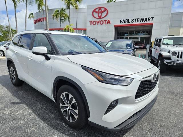 used 2024 Toyota Highlander car, priced at $38,995