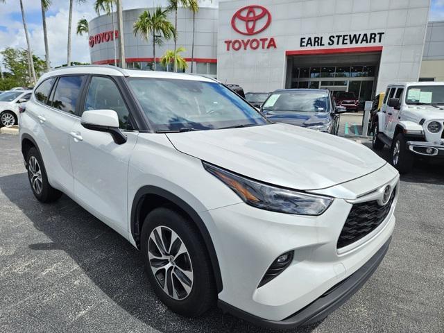 used 2024 Toyota Highlander car, priced at $38,995