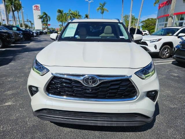 used 2020 Toyota Highlander car, priced at $32,995