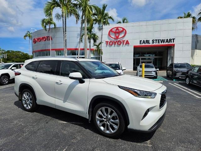 used 2020 Toyota Highlander car, priced at $32,995