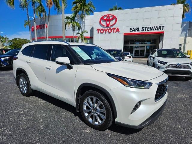 used 2020 Toyota Highlander car, priced at $32,995