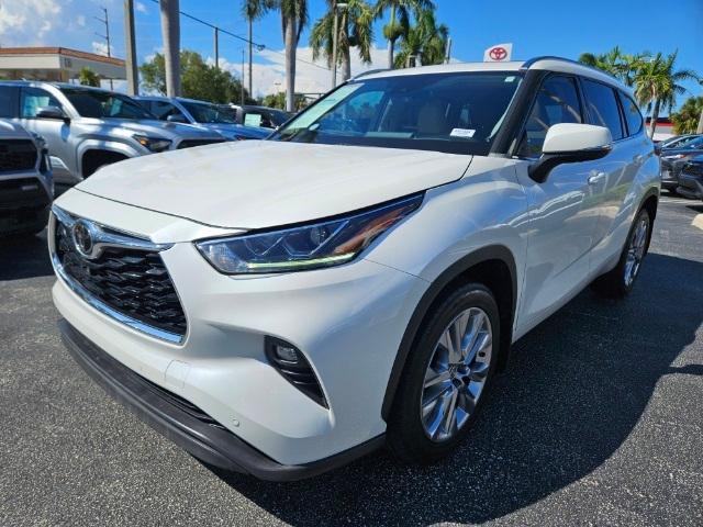 used 2020 Toyota Highlander car, priced at $32,995