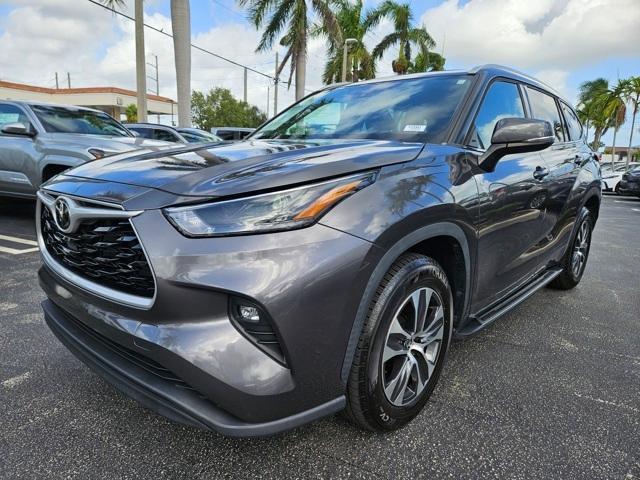 used 2022 Toyota Highlander car, priced at $33,998