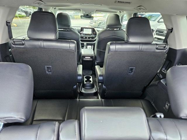 used 2022 Toyota Highlander car, priced at $33,998