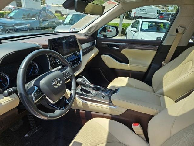 used 2020 Toyota Highlander Hybrid car, priced at $39,997