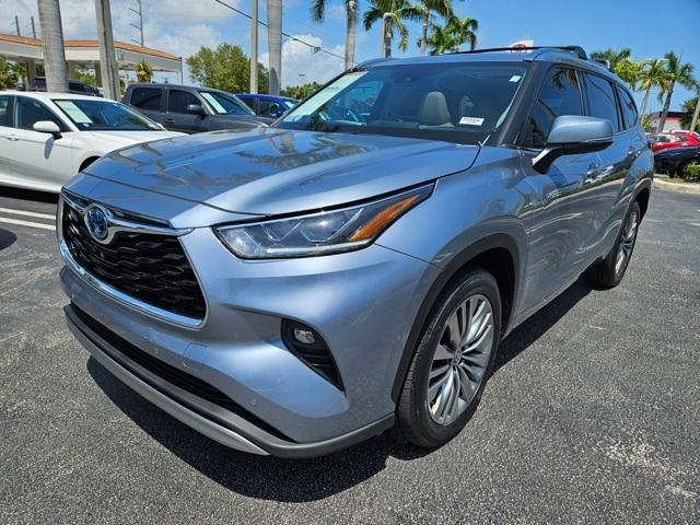 used 2020 Toyota Highlander Hybrid car, priced at $39,997