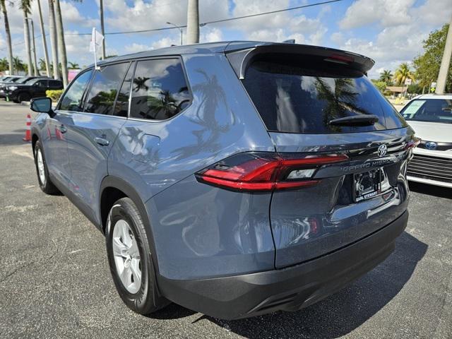 used 2025 Toyota Highlander car, priced at $45,995