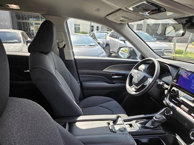 used 2025 Toyota Highlander car, priced at $45,995
