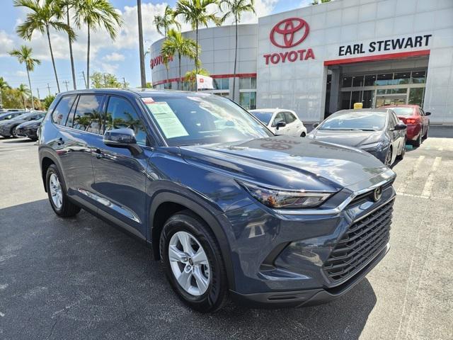 used 2025 Toyota Highlander car, priced at $45,995