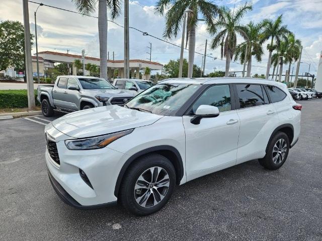 used 2023 Toyota Highlander car, priced at $34,595