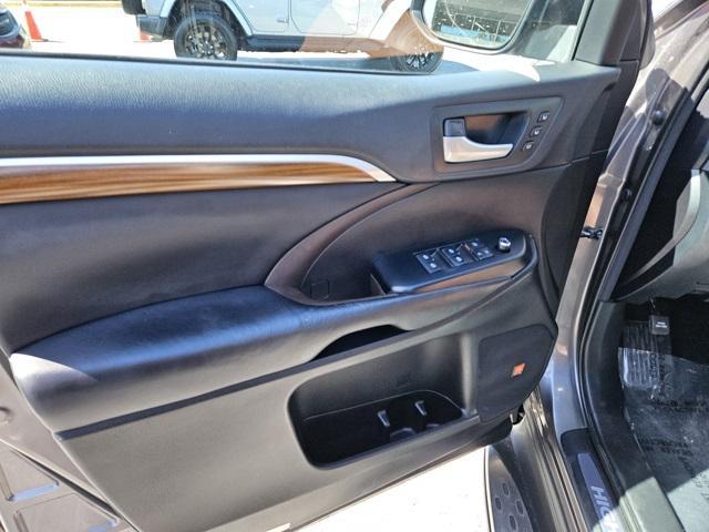 used 2018 Toyota Highlander car, priced at $24,995