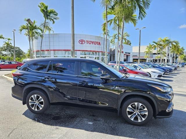 used 2024 Toyota Highlander car, priced at $42,995