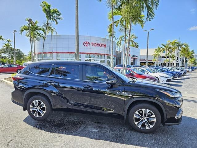 used 2024 Toyota Highlander car, priced at $42,995