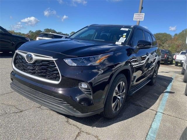 used 2022 Toyota Highlander car, priced at $36,867