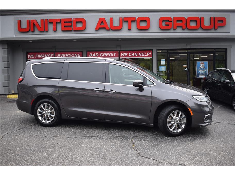 used 2021 Chrysler Pacifica car, priced at $23,495