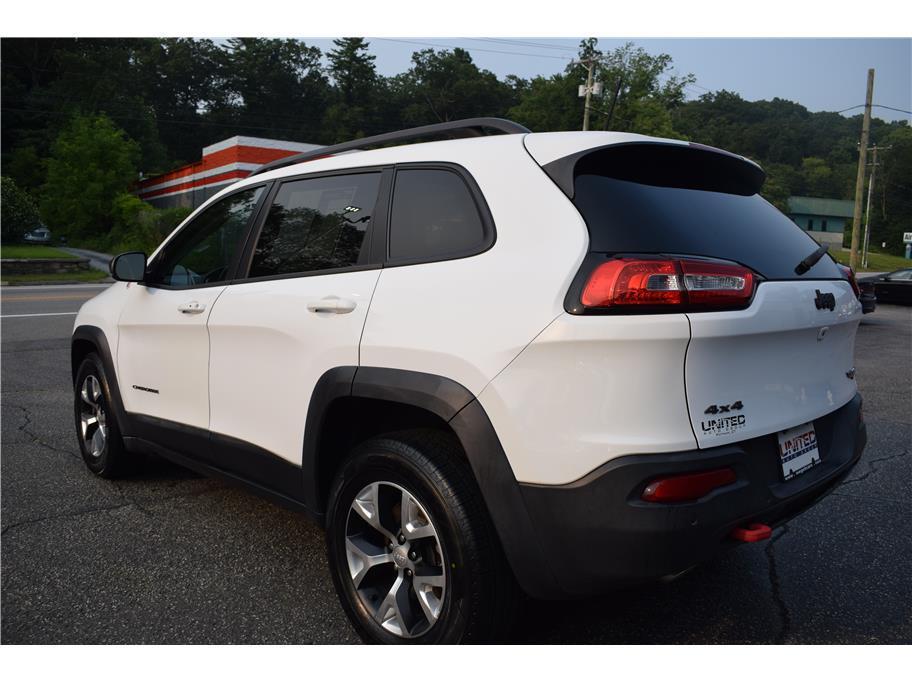 used 2018 Jeep Cherokee car, priced at $13,495
