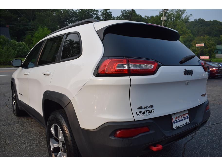used 2018 Jeep Cherokee car, priced at $13,495