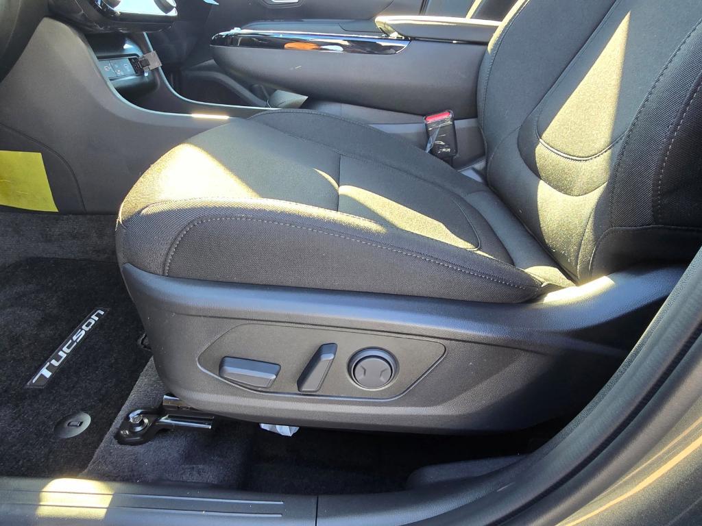 new 2026 Hyundai TUCSON Hybrid car