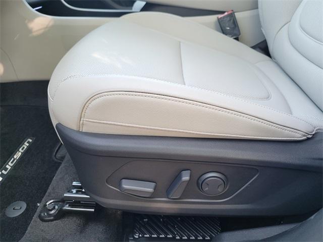 new 2025 Hyundai TUCSON Hybrid car, priced at $42,010