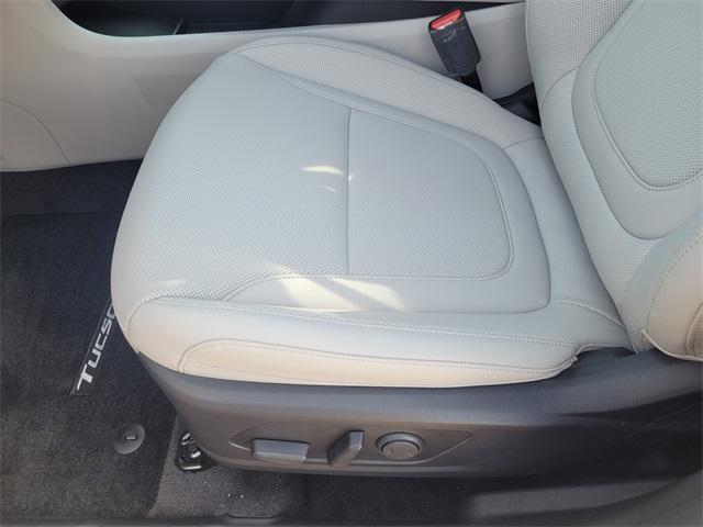 new 2025 Hyundai TUCSON Hybrid car, priced at $37,260